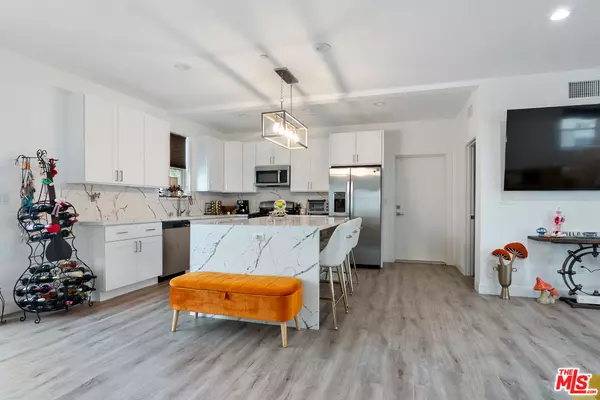 Panorama City, CA 91402,9109 N Nilo Ln