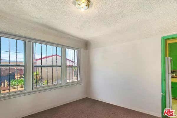 Los Angeles, CA 90047,9023 S Halldale Ave