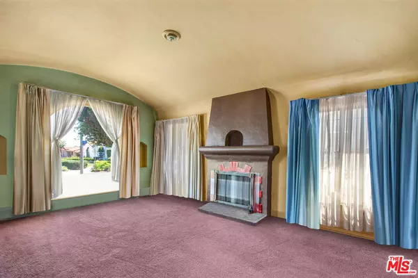 Los Angeles, CA 90047,9023 S Halldale Ave