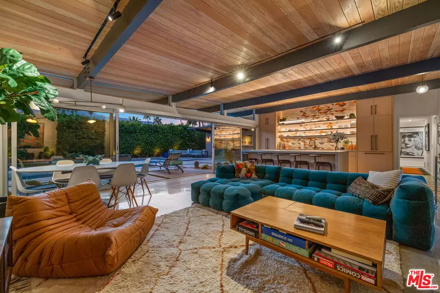 207 N Debby Dr, Palm Springs, CA 92262