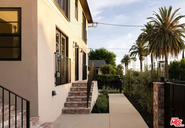 Los Angeles, CA 90029,1018 Manzanita St
