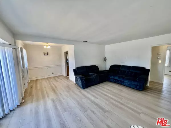 Winnetka, CA 91306,19952 Vanowen St