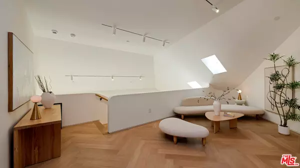 Studio City, CA 91604,3699 Alta Mesa Dr