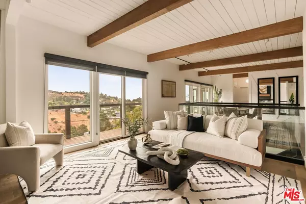 Los Angeles, CA 90068,2832 Hollyridge Dr