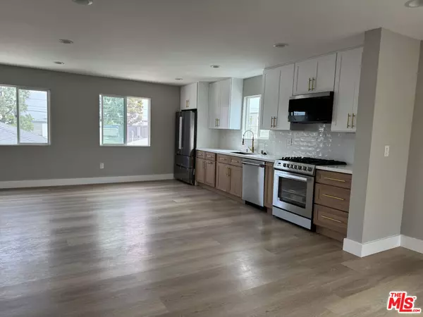 Hawthorne, CA 90250,3528 W 139th St #C