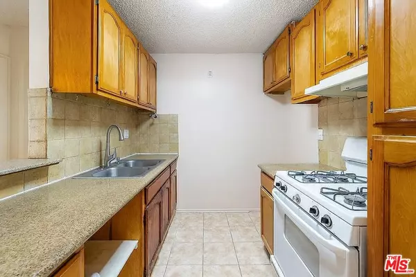 Tarzana, CA 91356,18620 Hatteras St #166