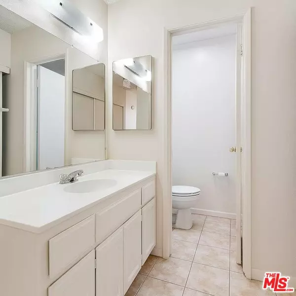 Tarzana, CA 91356,18620 Hatteras St #166