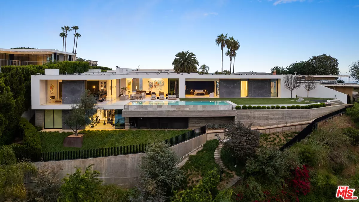 Los Angeles, CA 90069,9265 Robin Dr