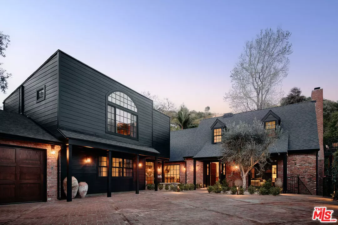 Los Angeles, CA 90069,1524 Sunset Plaza Dr