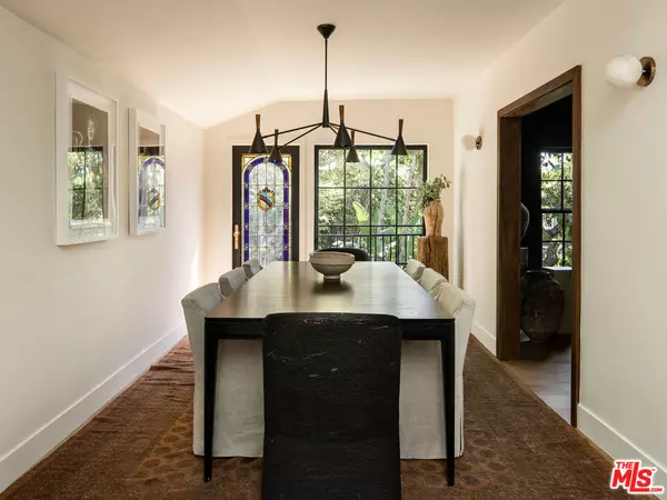 Los Angeles, CA 90069,1524 Sunset Plaza Dr