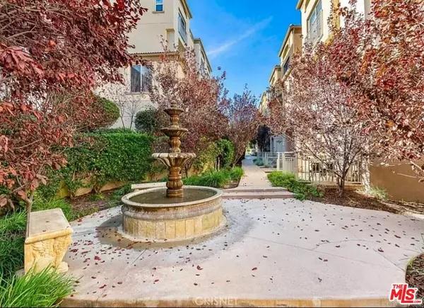 5240 Premiere Hills Cir #217, Woodland Hills, CA 91364