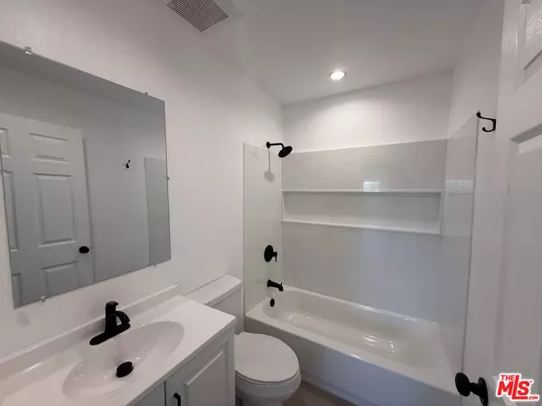 Los Angeles, CA 90002,1531 E 92nd St