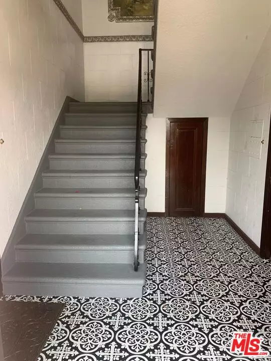 Los Angeles, CA 90016,2901 Somerset Dr