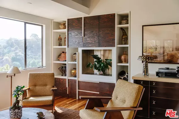 Los Angeles, CA 90046,8715 Skyline Dr