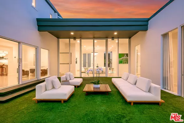 Beverly Hills, CA 90210,703 N Maple Dr