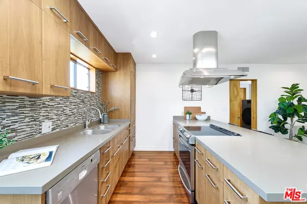 Santa Monica, CA 90405,2002 4th St #302