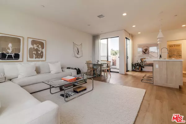 Los Angeles, CA 90065,3286 N Canary Way