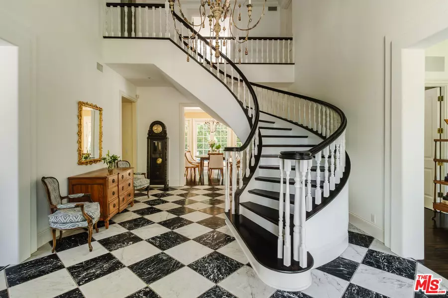 5425 Encino Ave, Encino, CA 91316