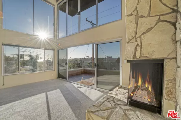 Playa Del Rey, CA 90293,364 Pershing Dr