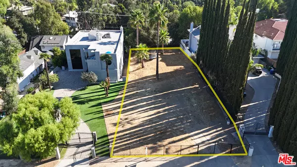 21323 Mulholland Dr, Woodland Hills, CA 91364