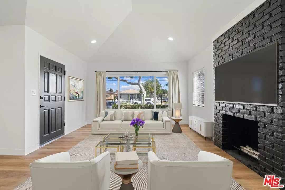 Hawthorne, CA 90250,4302 W 138th St #A