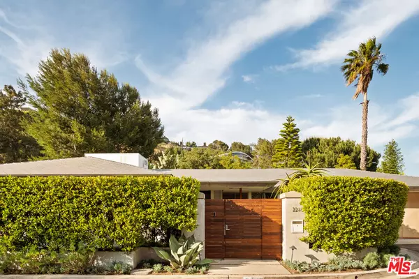 2246 Chelan Pl, Los Angeles, CA 90068