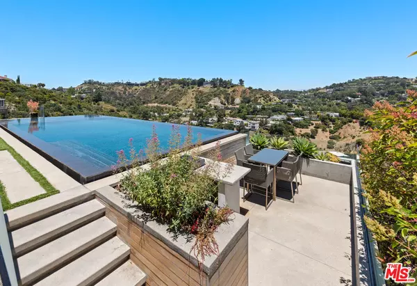 Los Angeles, CA 90046,7551 HERMES DR