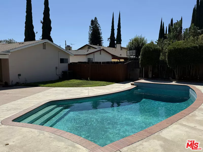 20033 Ingomar St, Winnetka, CA 91306
