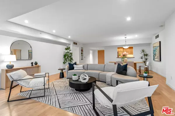 Marina Del Rey, CA 90292,13600 Marina Pointe Dr #905