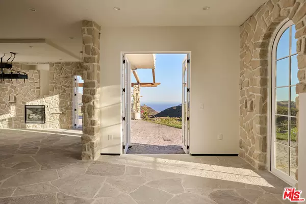 Malibu, CA 90265,33239 Mulholland Hwy