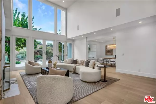 Los Angeles, CA 90049,2205 Canyonback Rd