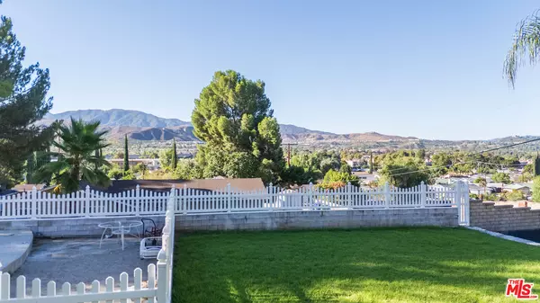 Canyon Country, CA 91387,27933 Magic Mountain Ln