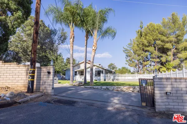 Canyon Country, CA 91387,27933 Magic Mountain Ln