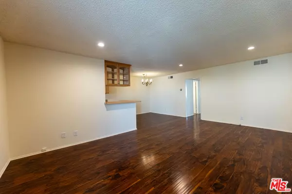 Encino, CA 91316,5330 Zelzah Ave #4