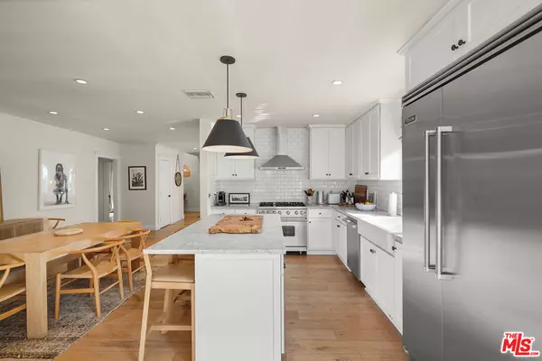 Los Angeles, CA 90046,927 N Vista St