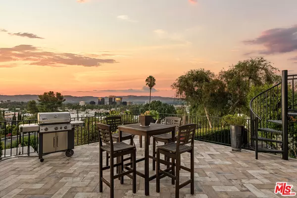 5335 Medina Rd, Woodland Hills, CA 91364