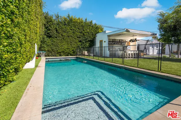 Los Angeles, CA 90036,172 S Alta Vista Blvd