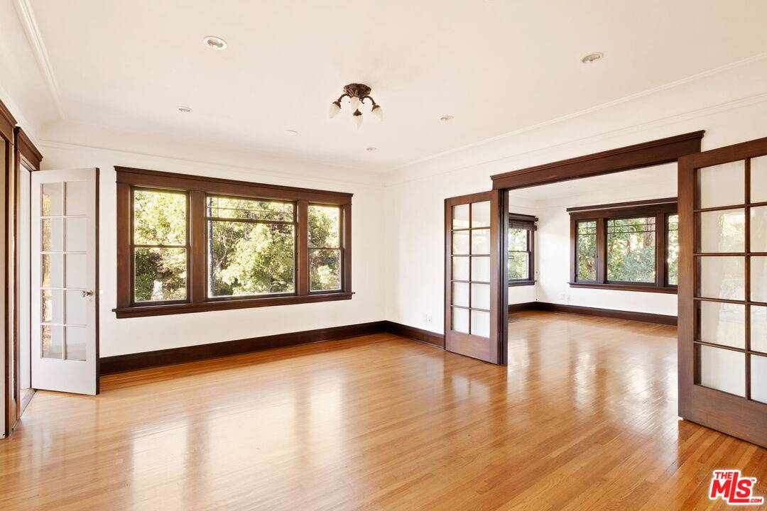 5850 Foothill Dr, Los Angeles, CA 90068