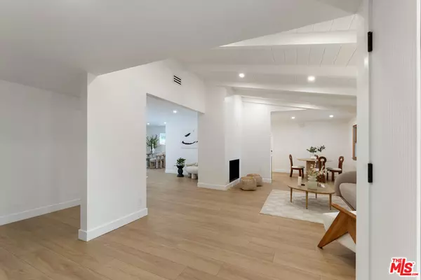 Canoga Park, CA 91304,7556 Chaminade Ave