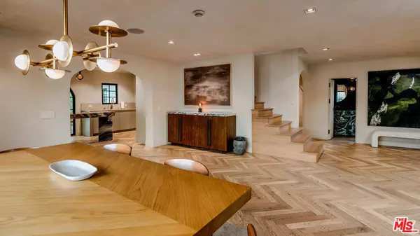 Los Angeles, CA 90036,180 S Vista St