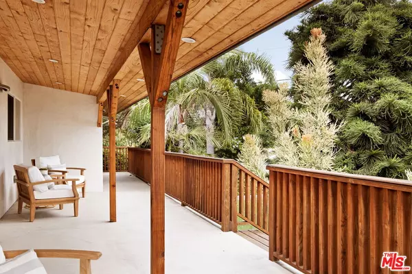 Los Angeles, CA 90027,3019 Surry St