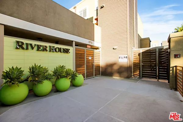2978 Ripple Pl #105, Los Angeles, CA 90039