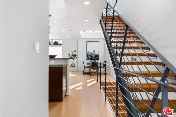 Venice, CA 90291,2307 Oakwood Ave