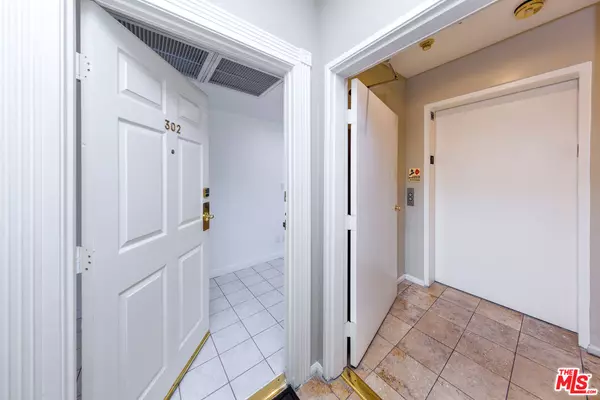 Los Angeles, CA 90064,2205 S Bentley Ave #302