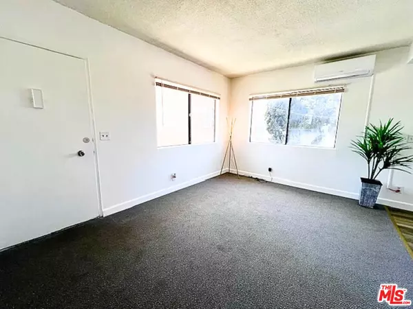 Los Angeles, CA 90006,1225 S Normandie Ave #1227 1/2