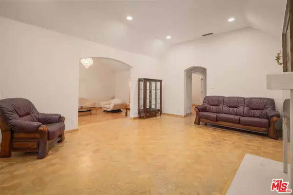 Los Angeles, CA 90048,6451 Maryland Dr