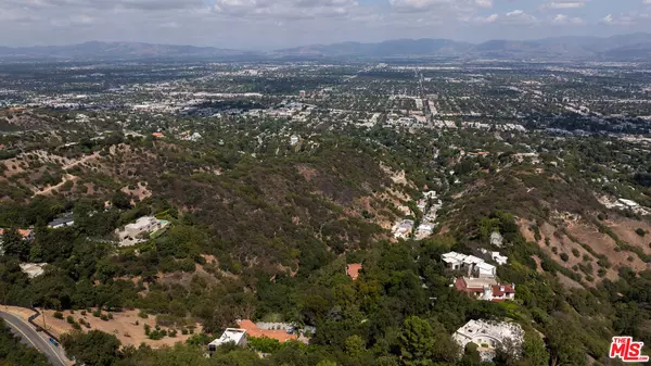 Beverly Hills, CA 90210,13345 Mulholland Dr
