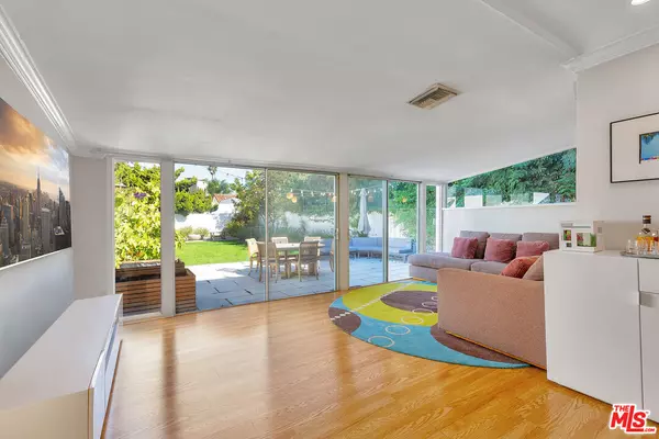 Los Angeles, CA 90048,6283 Commodore Sloat Dr