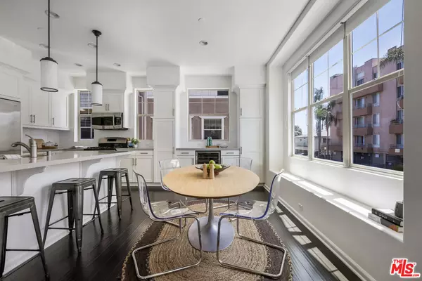 Los Angeles, CA 90038,6521 La Mirada Ave