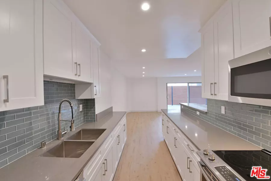 136 S Palm Dr, Beverly Hills, CA 90212